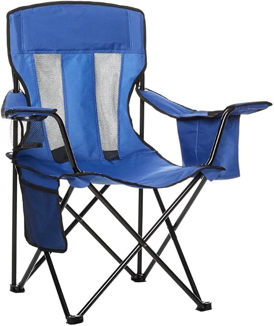 Sedia da campeggio blu Amazon Basics a chiusura quadrupla con pannelli in rete e tasca termica sul bracciolo