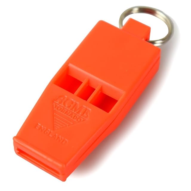 Fischietto ACME Tornado Slimline No. 636 arancione fluorescente su un anello portachiavi